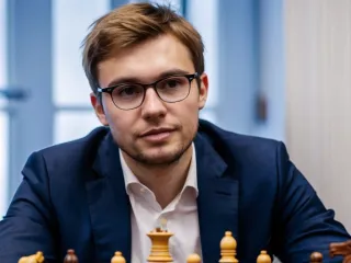 Norwegian Chess Master Defends Title in Paris Tournament Triumph